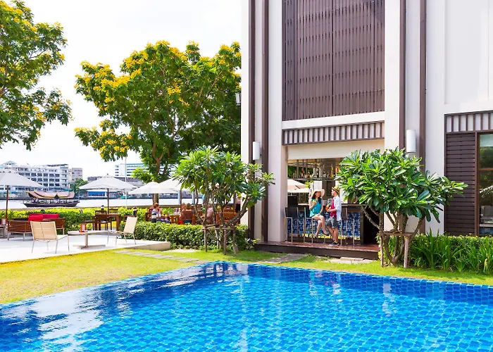 Hotel Ibis Riverside 3*