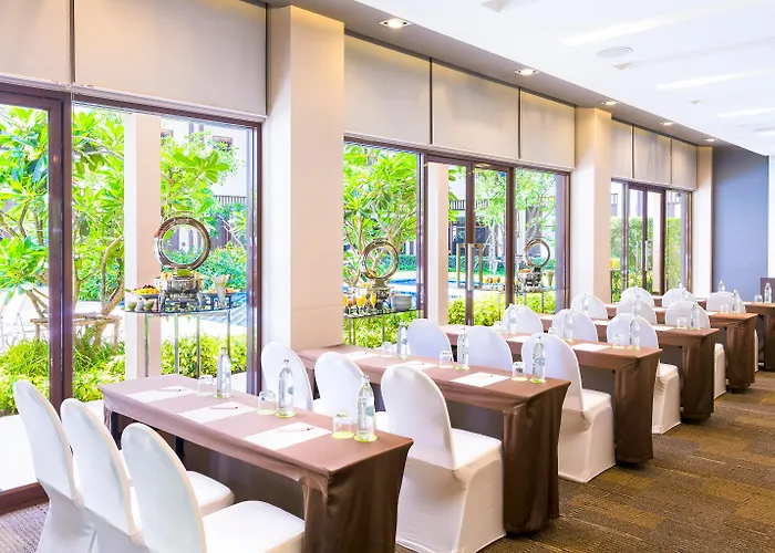 Ibis Riverside Hotel 3*