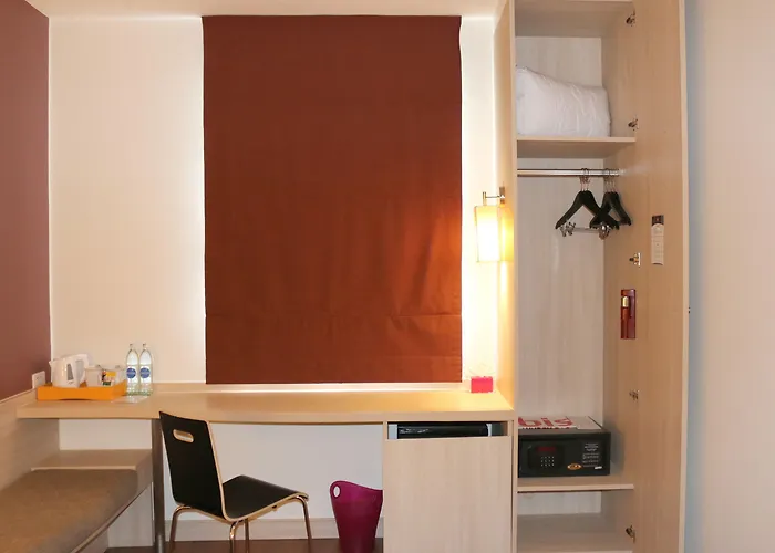 Hotel Ibis Riverside 3*