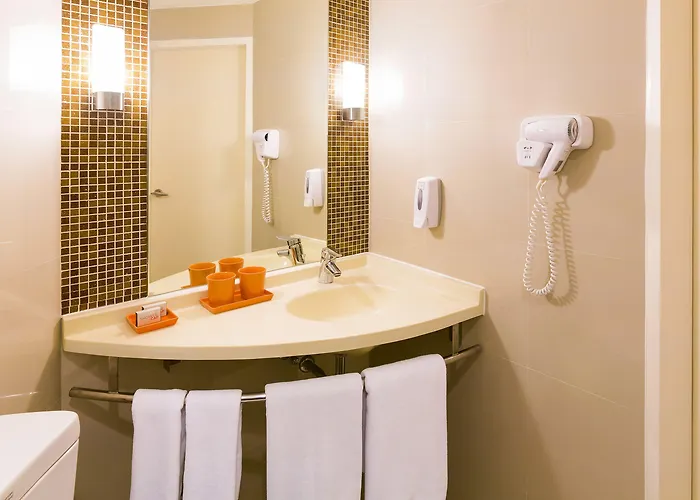 מלון Ibis Riverside 3*