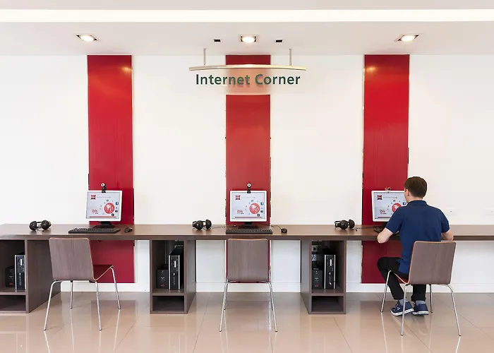 Ibis Riverside Hotel 3*