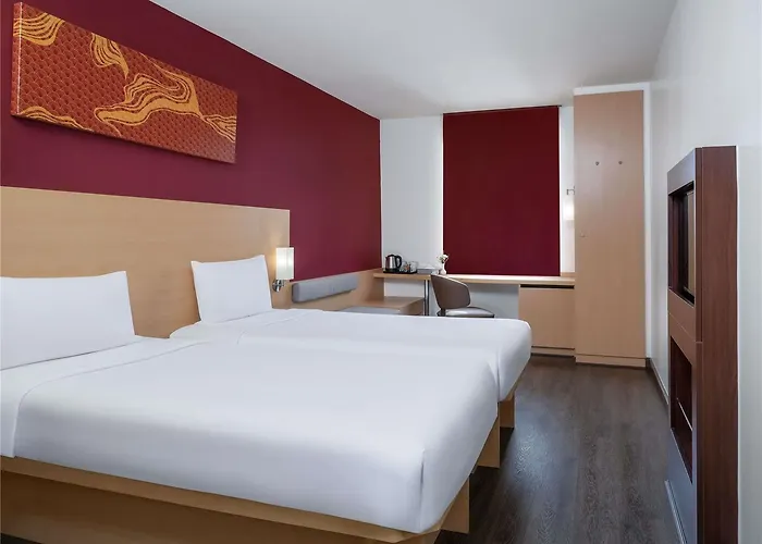 Ibis Riverside Hotel 3*
