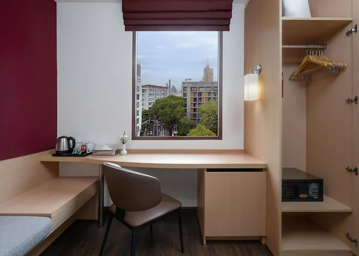 Ibis Riverside Hotel 3*