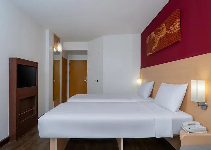 Hotel Ibis Riverside 3*