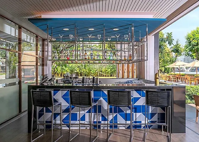 Ibis Riverside Hotel 3*