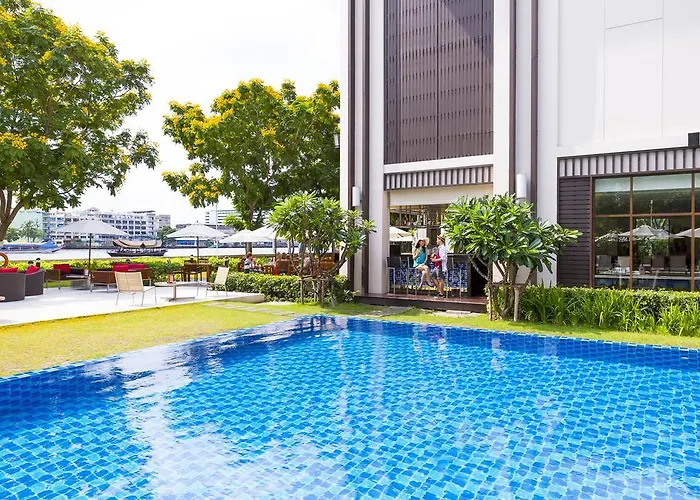 Ibis Riverside 3*